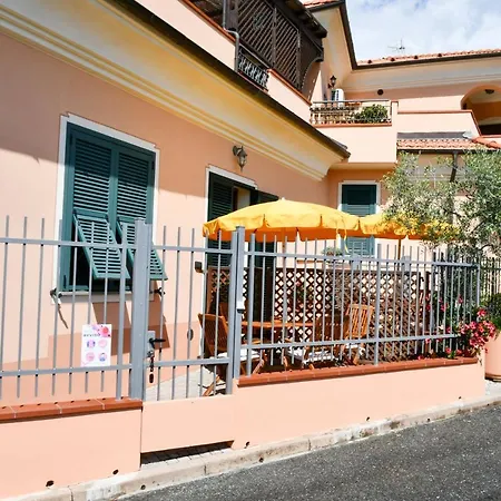 مزرعة للإقامة Gli Angeli Agriturismo Cisano sul Neva